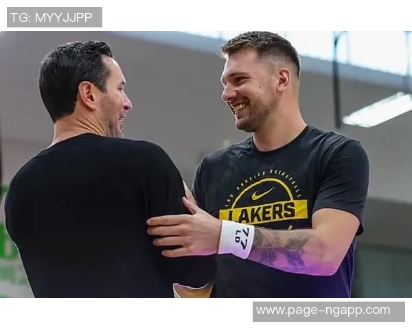 东契奇带领球队团建活动雷迪克表示积极反馈不断涌现